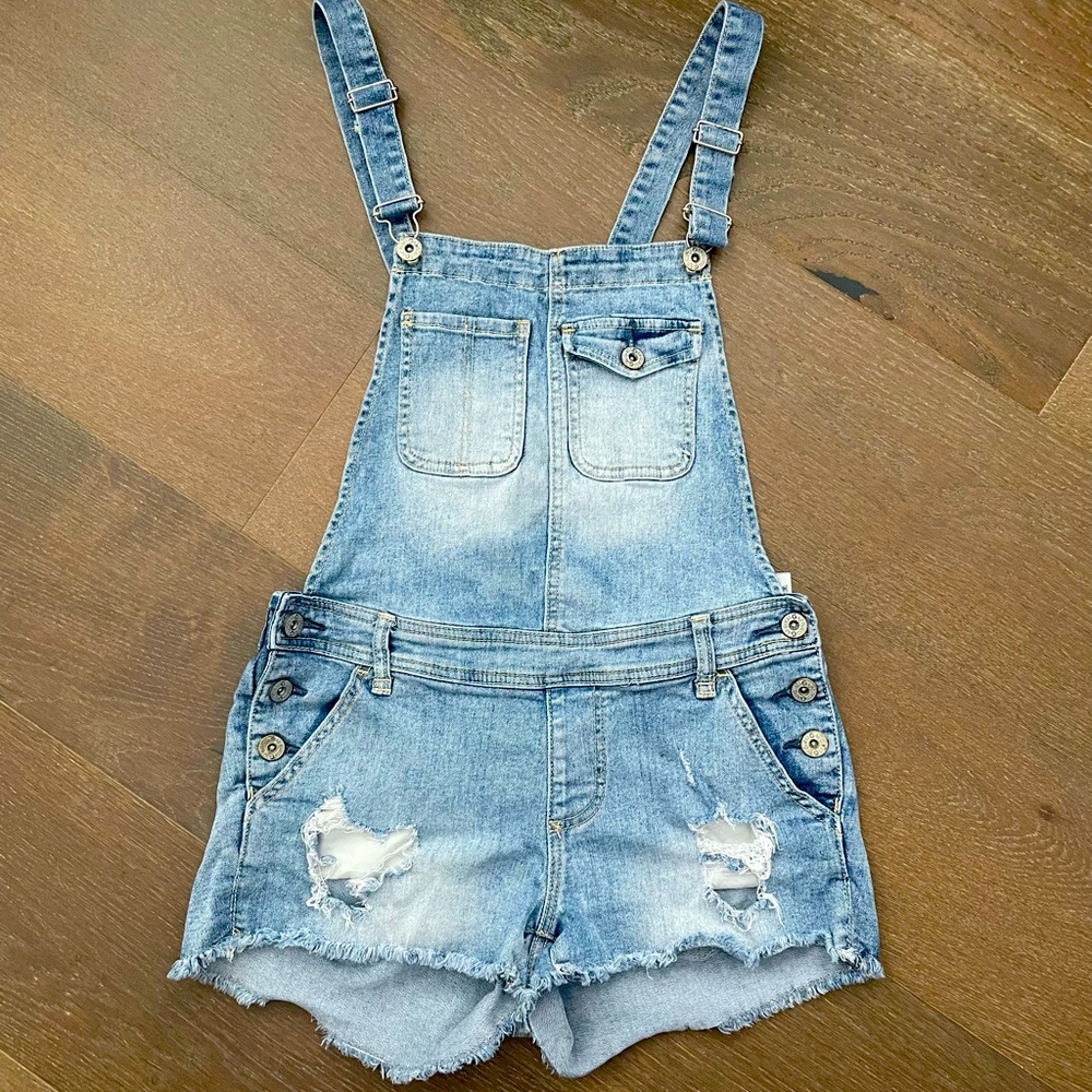 Adorable!! Guess denim overalls size M